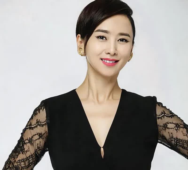 被渣男搞大肚子的十位女星,个个情史坎坷,看看谁最可怜
一、翁虹
二、关之琳
