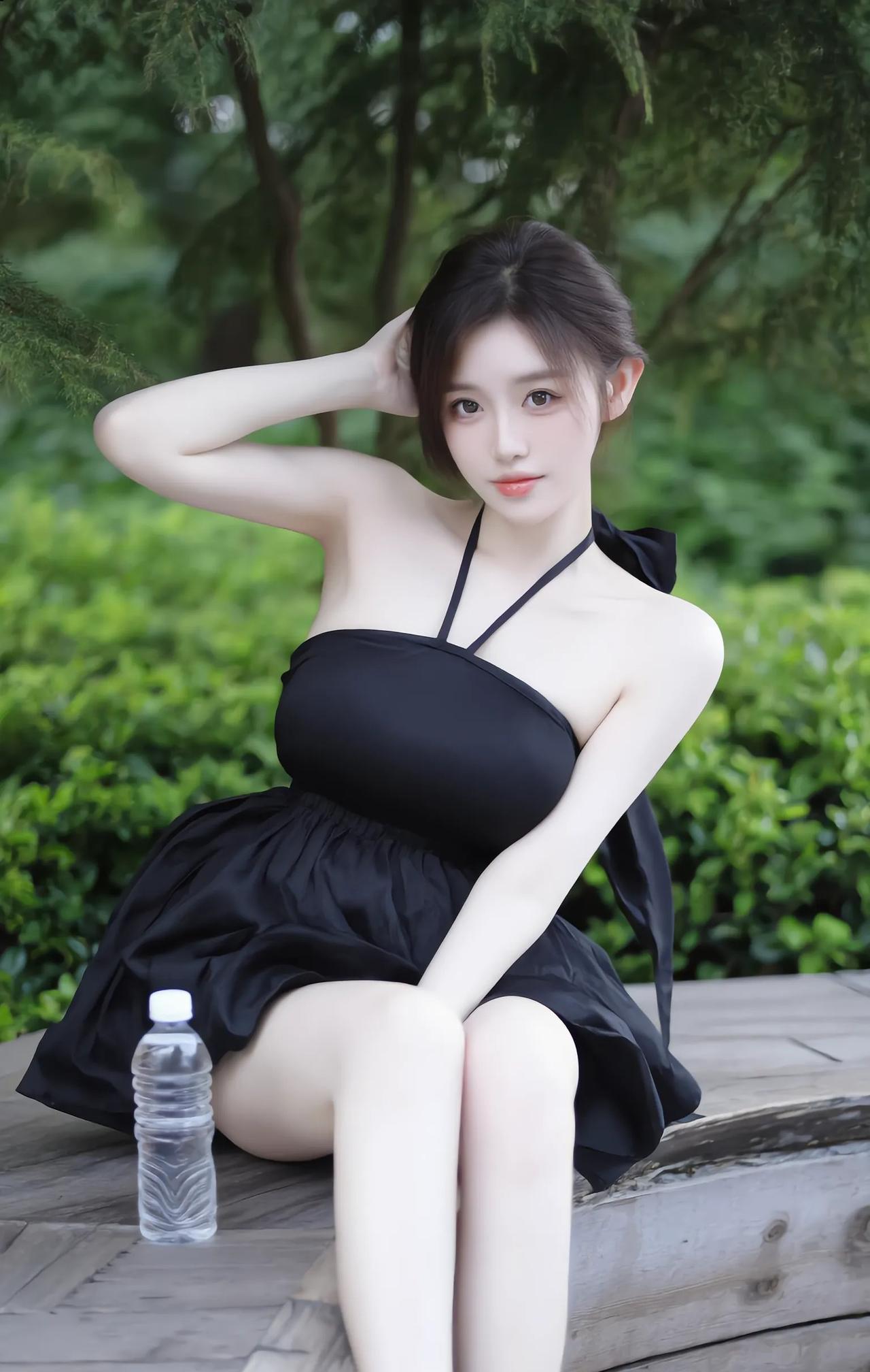 这就是圆润的身材吗。
#微胖自然美# #肉肉身材# #丰满# #曼妙的身材# #