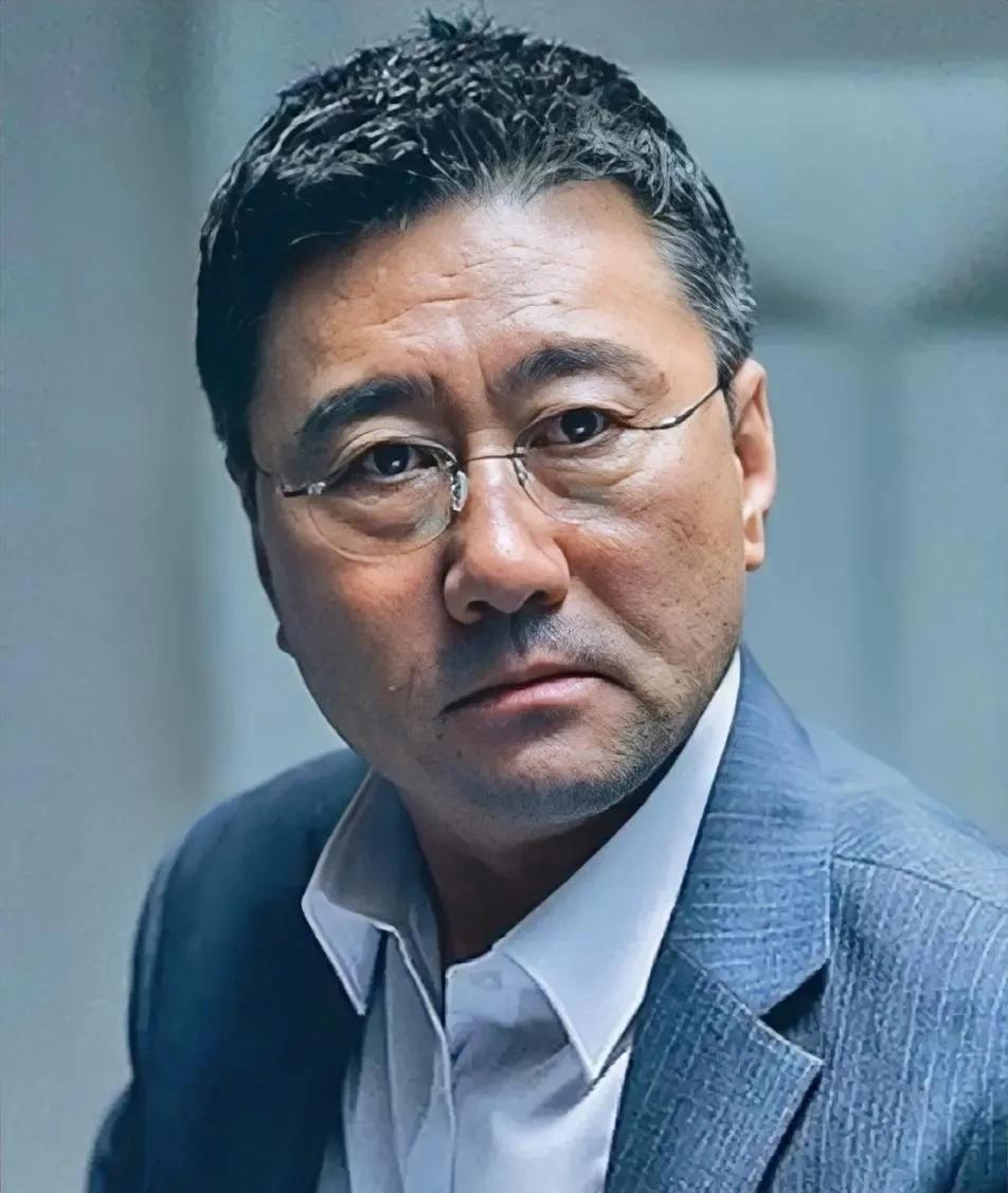 崔政宇走了，
现在最难过的除了郑安娜
应该就是孔孝真了吧，毕竟崔政宇可是他的父亲