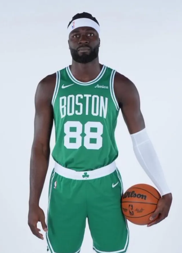 NBA常规赛，凯尔特人以131-95击败灰熊。
全场比赛，凯尔特人球员内米亚斯-