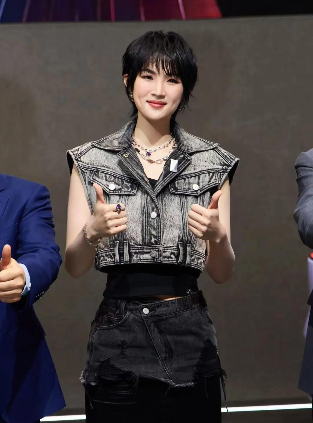 姚安娜不会嫁给娱乐圈的男人了
不是男明星配不上她，
不是姚安娜哈佛学霸看不上30