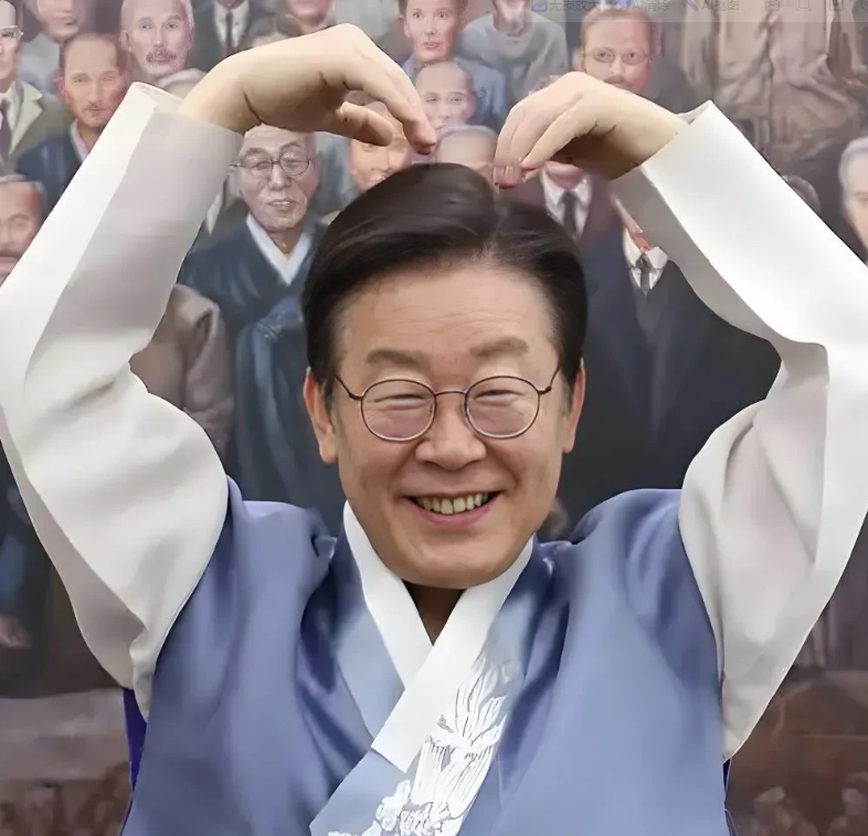 尹锡悦：我干不成总统，你也甭想干成！
李在明要是二审维持原判，要么缓刑但丢掉议员