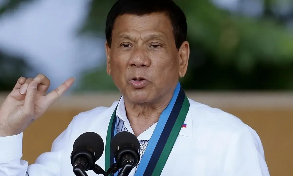 杜特尔特不是信任海牙国际法庭能给他一个公道，而是相信公道自在人心！杜特尔特能从容