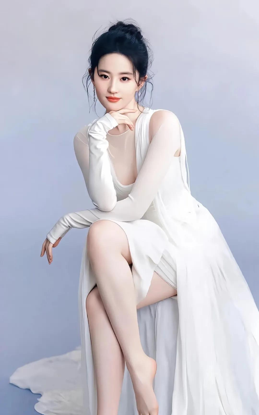 为什么卓伟说刘亦菲很不容易呢？
卓伟曾说，刘亦菲是个值得同情的女孩，不管她做什么