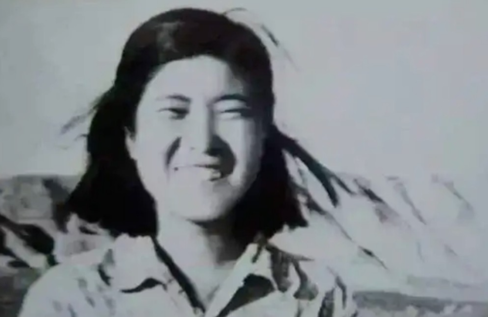 1958年，杨虎城的五女儿杨拯陆准备与未婚夫举办婚礼，可是几天后，人们却在冰雪下