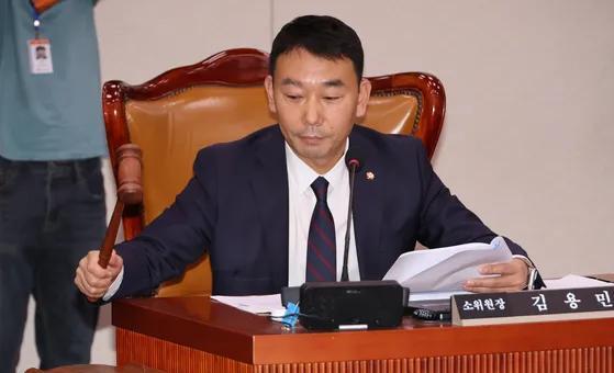 韩国国会议员金容民表示“若提交李俊锡逮捕同意案，国会将迅速予以同意”
28日上午