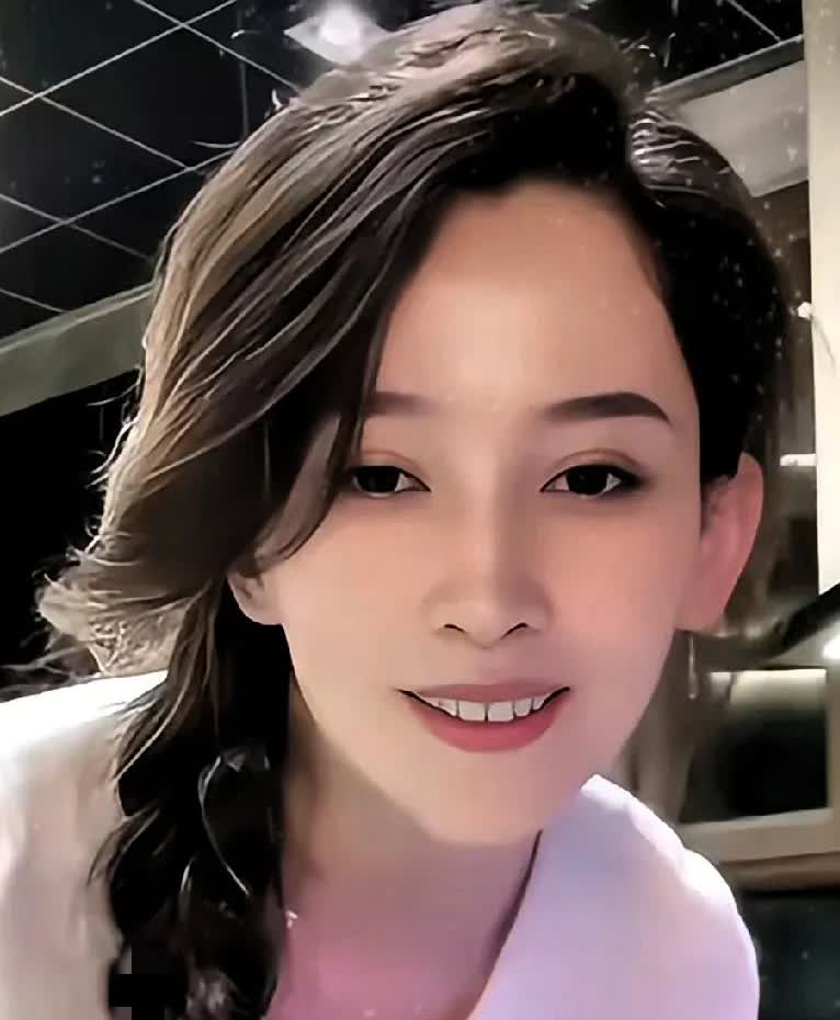 利益比爱情更可靠？

汪峰所有女性中，森林北应该是最聪明的一个。她只公开和汪