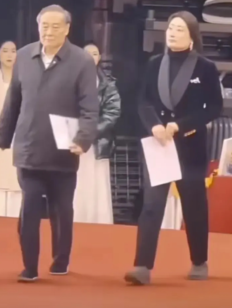 宗馥莉和父亲“宗庆后”有一段时间貌合神离的原因终于找到了，那是她早就知道三个孩子