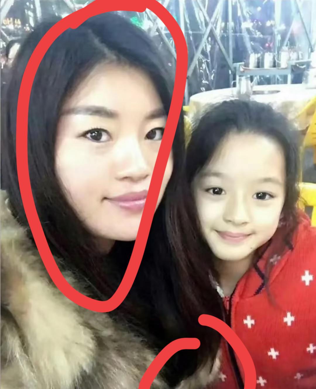 黄杨妈妈此刻正躲在被窝里瑟瑟发抖，
不是因为黄杨爸爸被立案调查，
也不是因为网友
