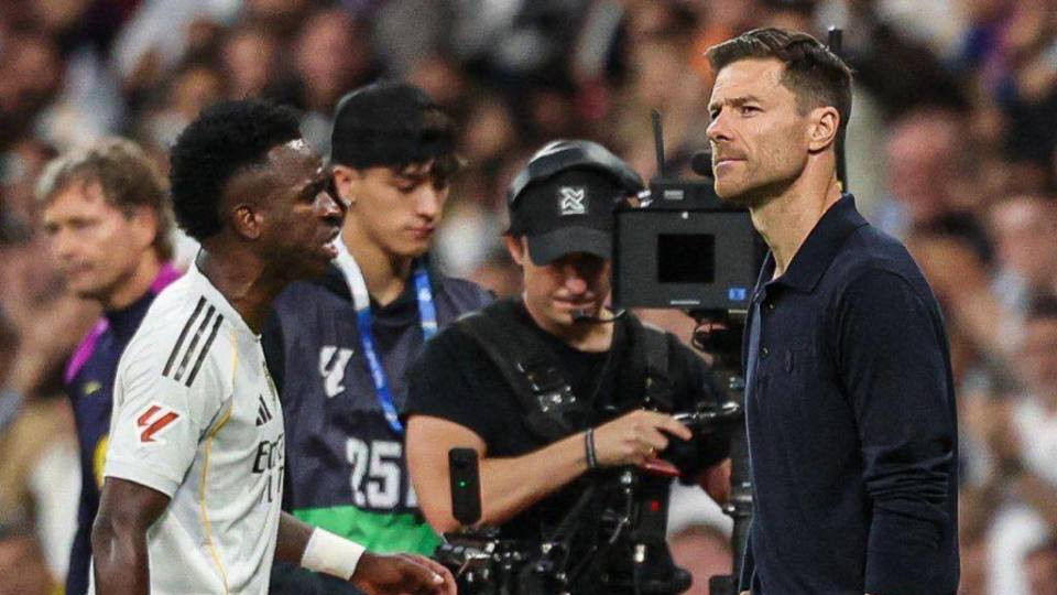 阿隆索铁腕治军！皇马25岁巨星怒了，13场造9球还被换，姆巴佩笑了