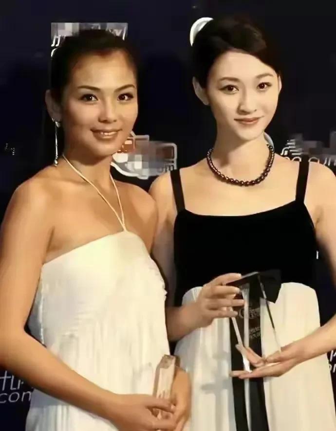 天呐，刘涛的颜值肤色直接被这位美女秒杀了，在这位美女面前就是一个黑天鹅，真的好黑