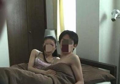 甘肃，男子半夜睡觉时，被身边妻子的尖叫声惊醒，打开灯后，看到借宿家中的老人只穿一