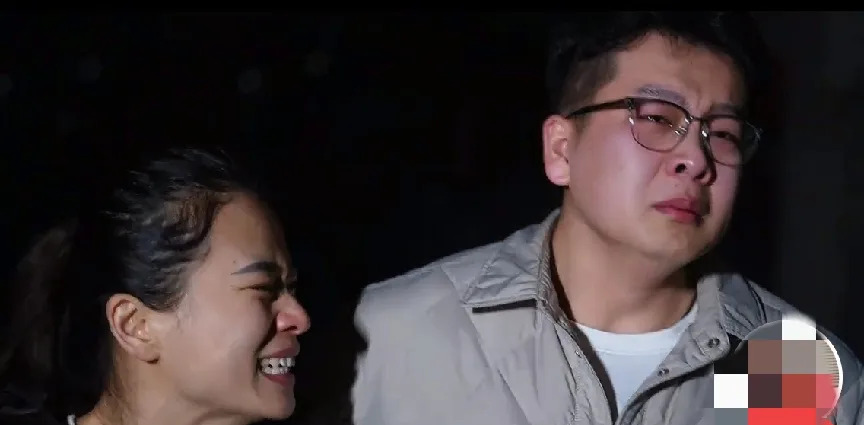 弟弟送远嫁姐姐泪洒现场











我的天哪！这是什么感人的场面？远嫁