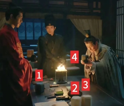 藏海做了三个假癸玺怎么分配呢？
希望那个真的是给冬夏女王的，要不然香暗荼得多伤心
