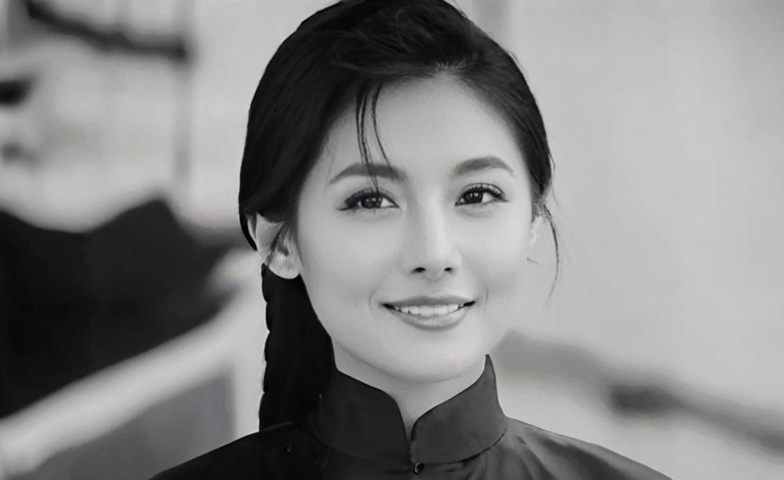 1978年，女知青李亚茹返城前夜，她颤抖着解开衣扣，对丈夫表示：今晚，我们做最后