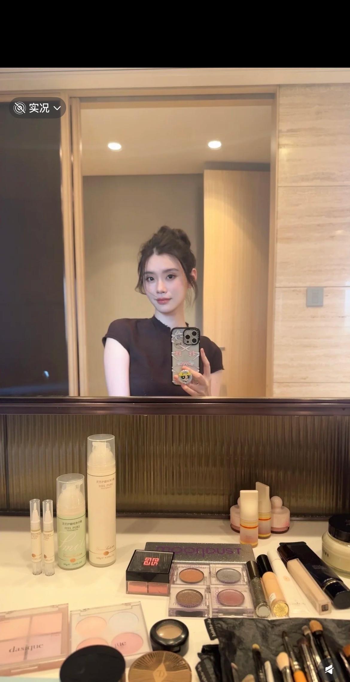 牙膏都用这么贵的 这就是世…
想用贵妃同款，咱就是说贵妃连牙膏都用最好的！[不看