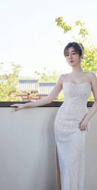 在娱乐圈的璀璨星群中，王晓晨宛如一颗独特的明珠，散发着别样魅力。她的美，是优雅与