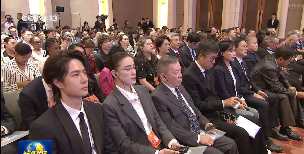 骄傲，在新闻联播居然看到王一博啦！
今天是全球文明对话部长级会议开幕式，王一博等