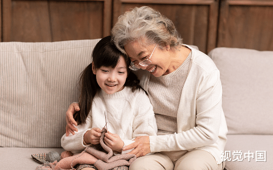 奶奶误将老鼠药倒入米缸，为了省钱奶奶非要煮了吃，结果害死爷爷却诬陷是我干的.....