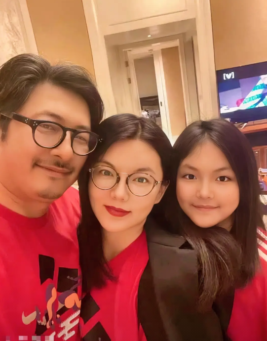 突然会理解李湘
为何和王岳伦离婚后
从未诋毁过一句他的不是

因为就算他们的婚姻