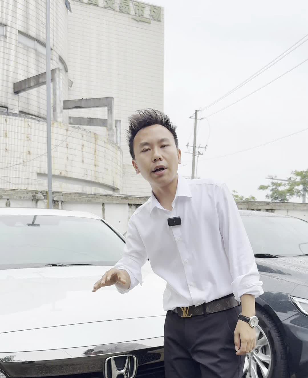 兄弟们，如今的油车真的是便宜得可怕。像这样的丰田雷凌、卡罗拉，还是一台自动挡改了