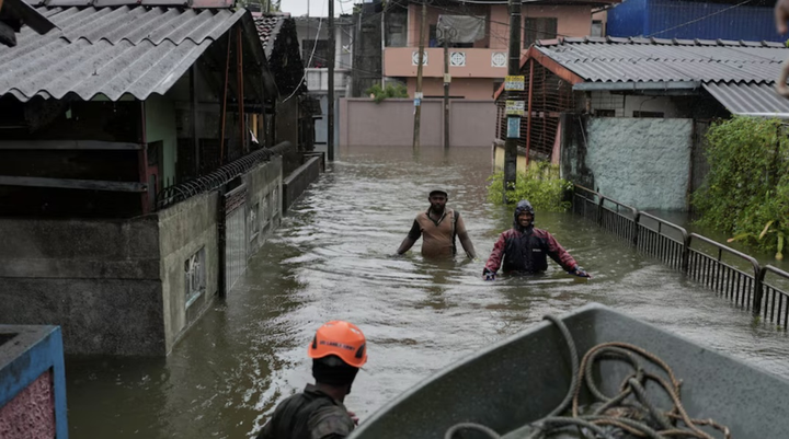 迪特瓦气旋袭击斯里兰卡后向印度移动，东南亚死亡人数攀升