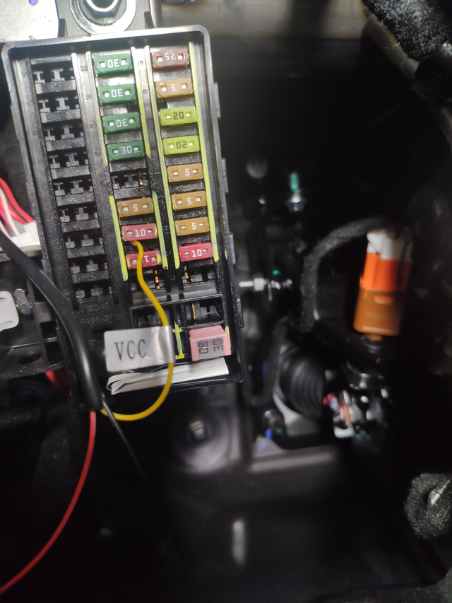 宋plusdmi顶配偷工减料保险盒盖
宋plusdmi110顶配，多媒体经常死机