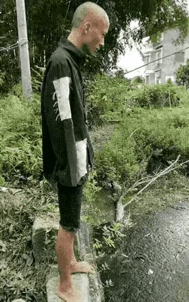 为了赌一百块钱   拼了