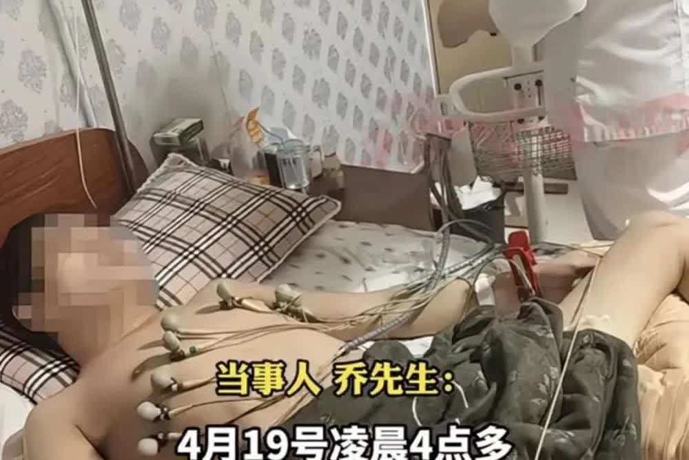 近日，一名河南小伙在高速开车途中，差点撞到一辆侧翻的货车。他躲过去之后，立刻靠边