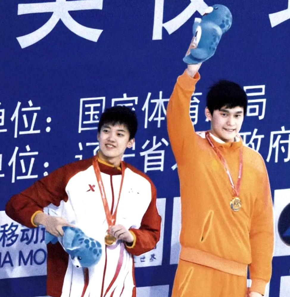 广东体育频道这位被投诉的体育记者真该！
孙杨汪顺潘展乐三个不同年龄阶段的运动员，