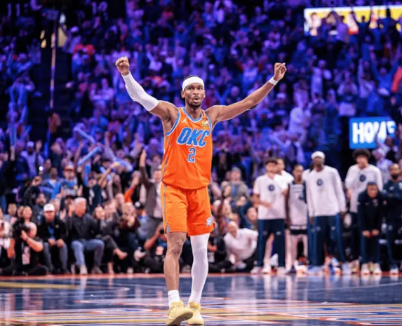 亚历山大目前是史上单赛季真实命中率最高的后卫。
17-18赛季的库里与其并列第一