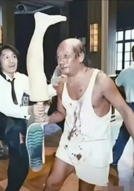 原来是这么拍出来的。
这一脚的威力可真大。