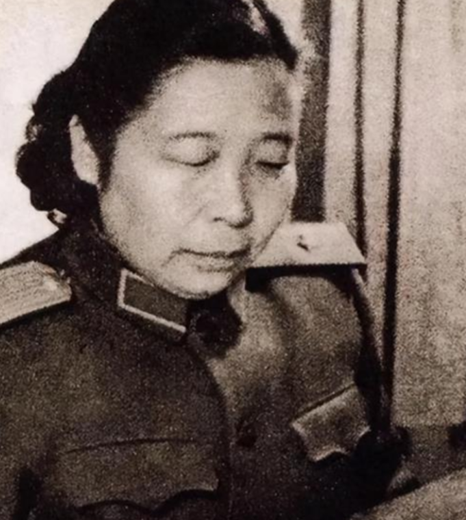 1955年，开国女将军李贞回乡探亲，遇到了打骂她的第一任丈夫古老三，当二人再相见