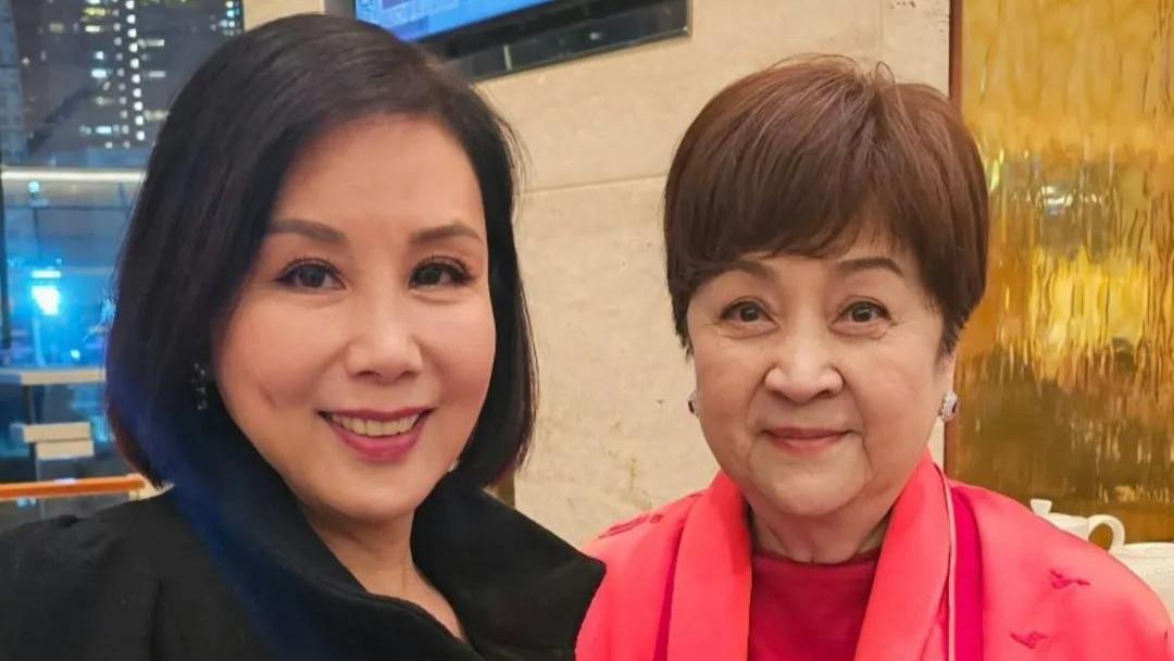 88岁长寿剧绿叶近照贵气不减，去年两度跌倒入院幸无大碍