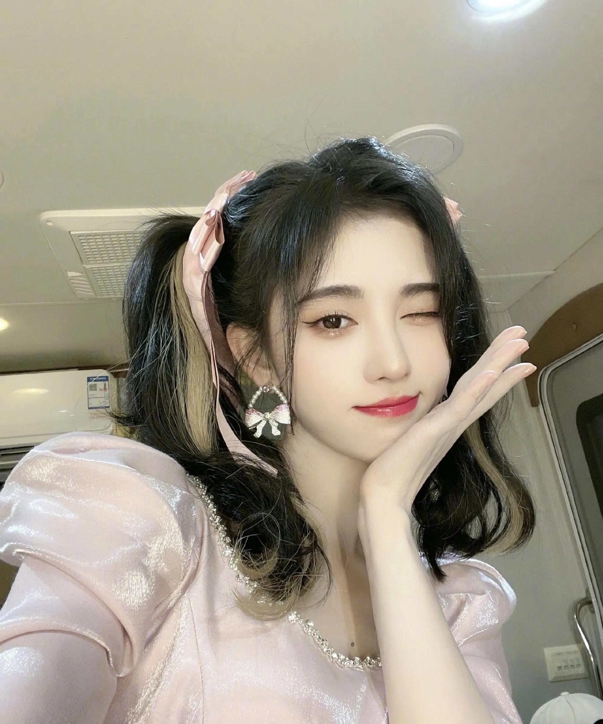 90后花旦鞠婧祎写真：清新明丽、甜美可爱
