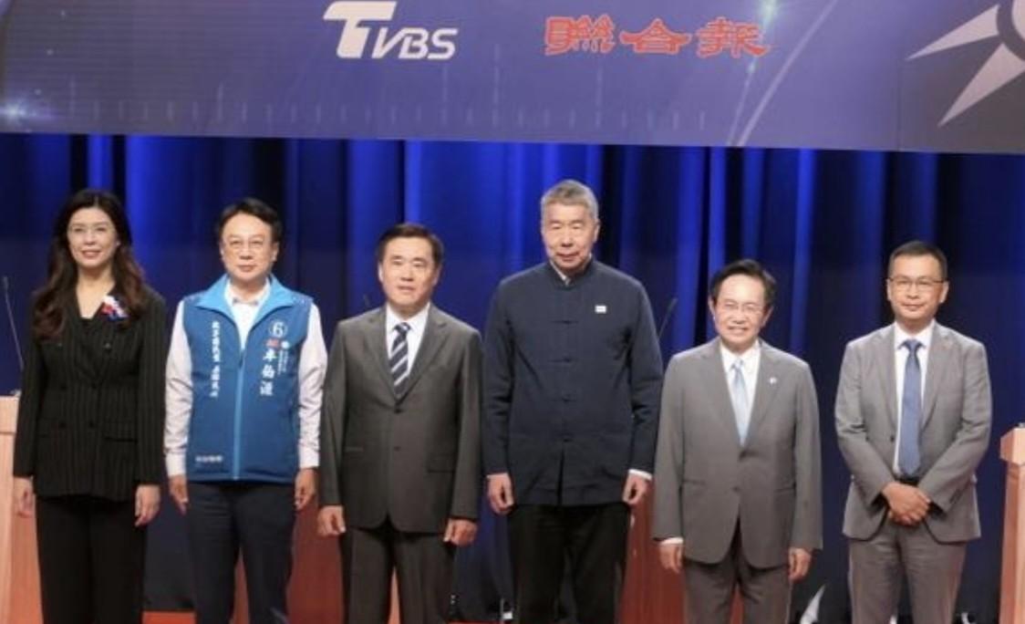 感觉张亚中是在破釜沉舟就此一博了，在辩论中对郝龙斌、郑丽文与罗志强的批评，其实不