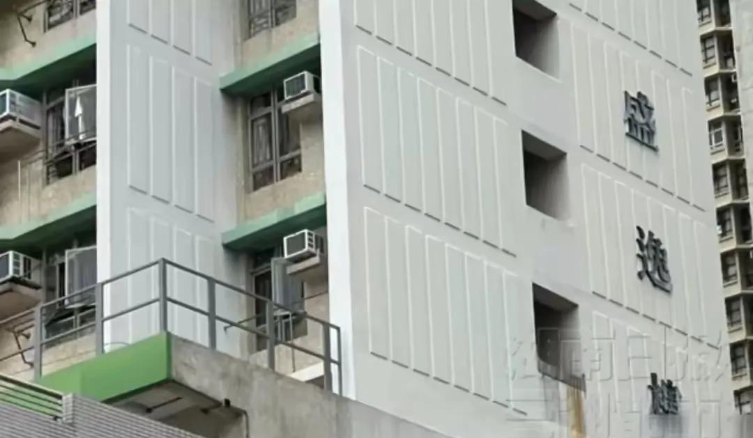 谁敢相信？
8月6日10时许，香港房屋署职员前往葵盛东邨盛逸楼一个单位，欲联络该