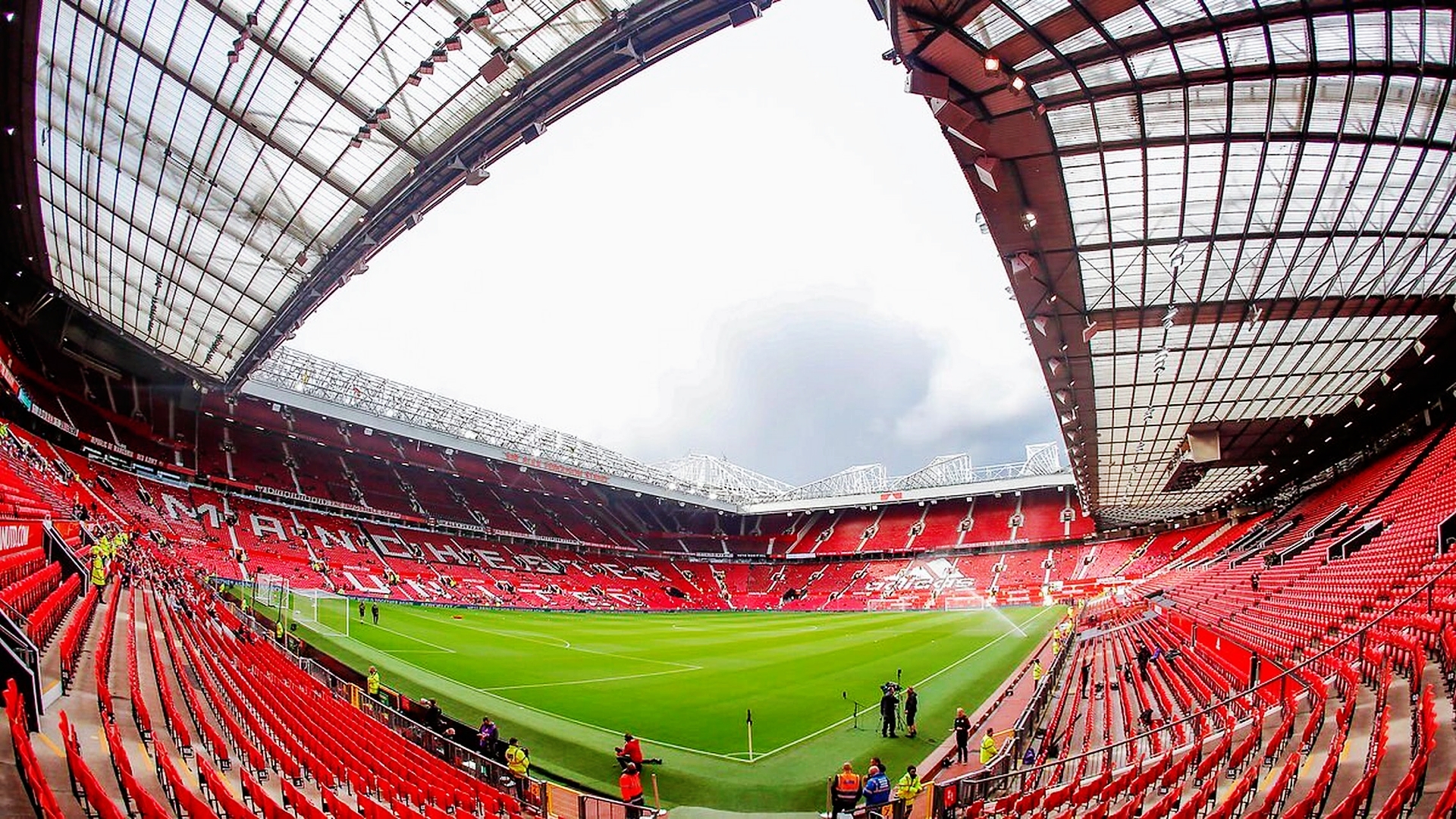 曼联官方确认，下赛季季票价格上涨约5%，这意味着平均每场比赛上涨幅度为2.5镑。