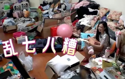其实就是管乐的东西实在是太多了，她什么都不舍得扔，所以就显得乱了。不知道收拾好了