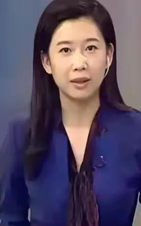魏丹是央视气象主播，主持《朝闻天下》等节目后的天气预报。她本科毕业于中国传媒大学