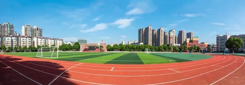 去参加了孩子小升初的家长会，感慨学校管理的严格细致。非常好。
列举几条印象比较深