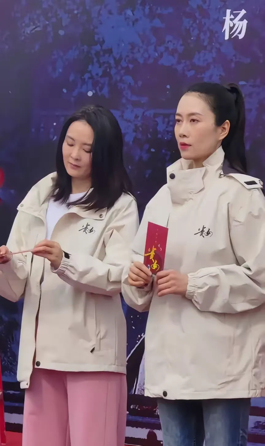 年龄状态气质大不同











我的天哪！王艳和温峥嵘站在一起，这对比