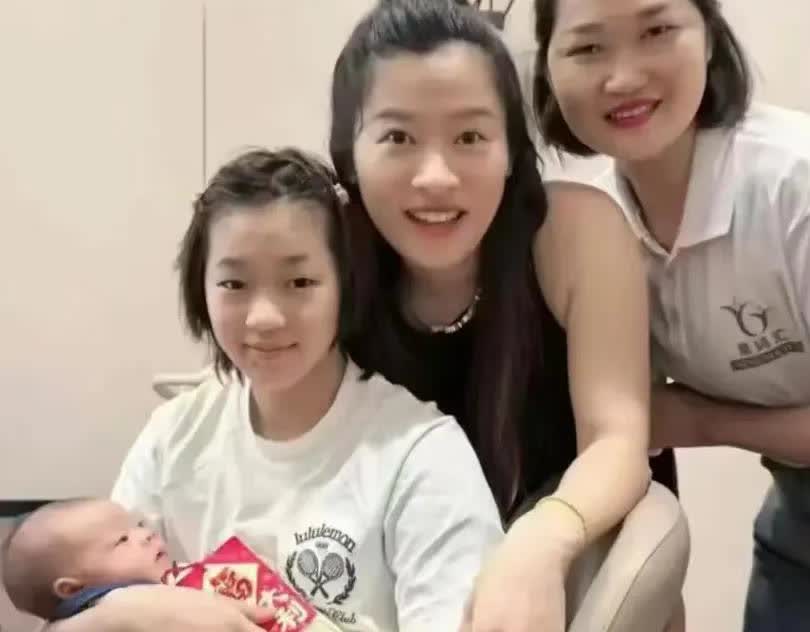 我问了省队的跳水教练，全红婵体重上去就下不来了吗？

他合上训练本，叹了口气