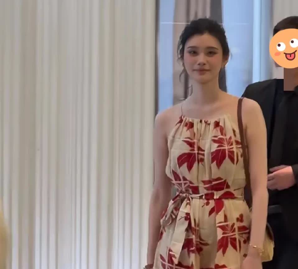 我同事见过奚梦瑶，

她说了句大实话，

奚梦瑶根本不是电视上那个样子，