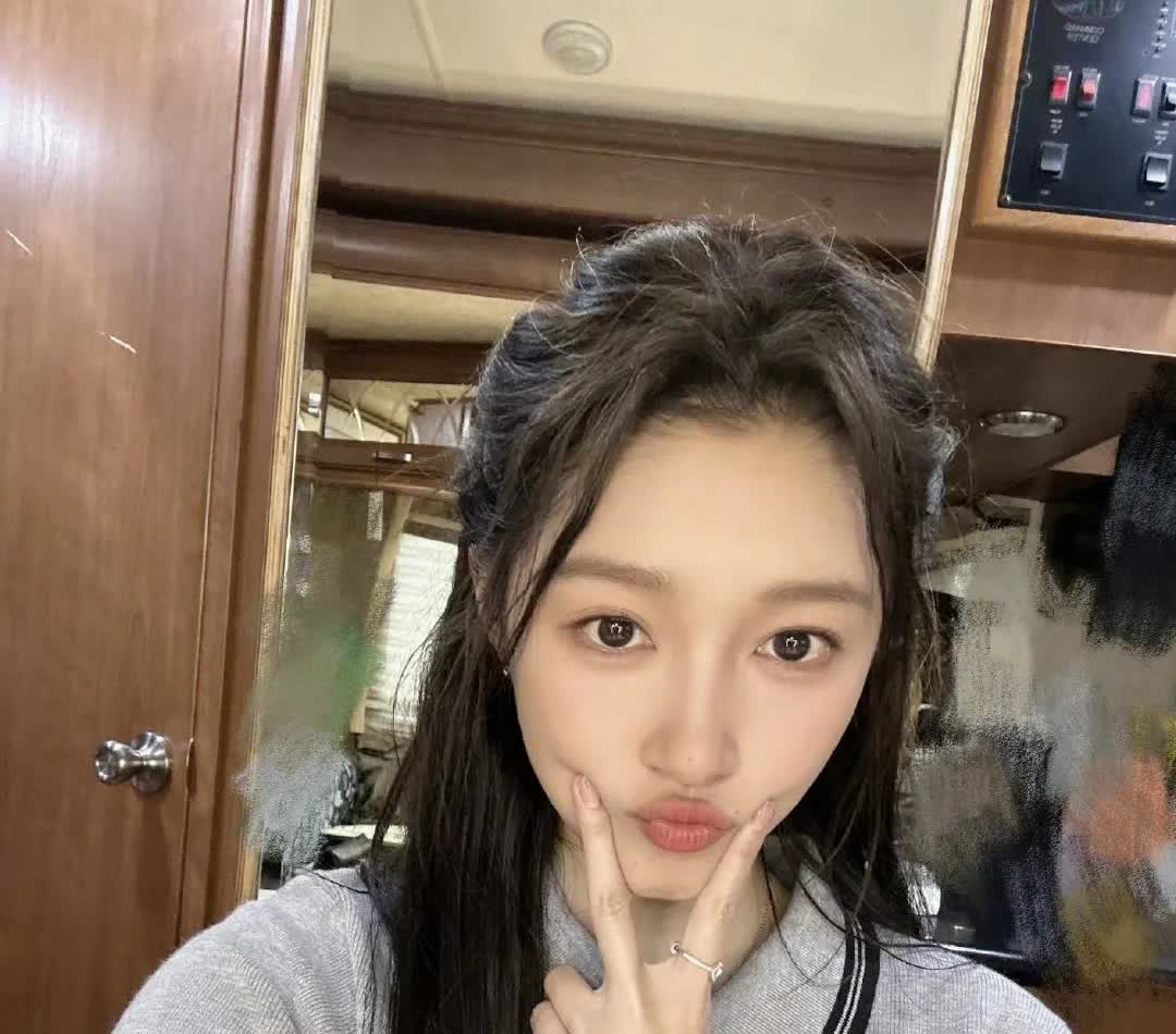 鹿晗和关晓彤这是已经和好了吧？

感觉两个人又在隔空暗戳戳的秀恩爱了，在同款