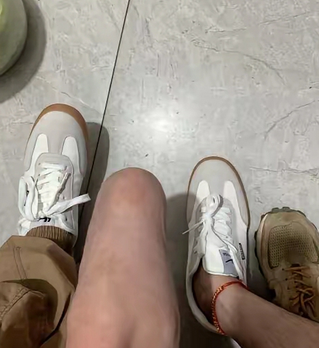新买的鞋子，69块，拼多多买的