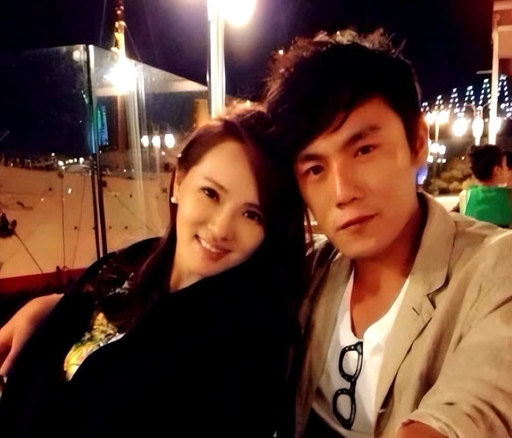 伊能静和秦昊的结局只会有一种。离婚是不可能的，主要还是因为女儿米粒。

这俩