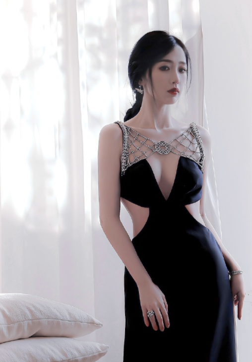 虞书欣的黑色小性感妆造，超nice的！