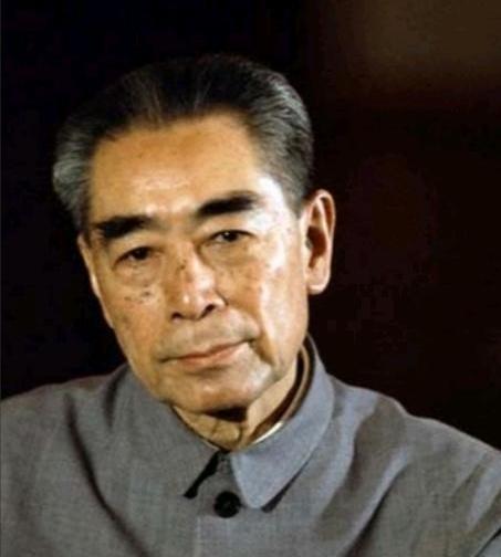 1976年，周总理逝世后，由韩宗琦负责为其穿寿衣，可当韩宗琦接过卫士们递过来的寿