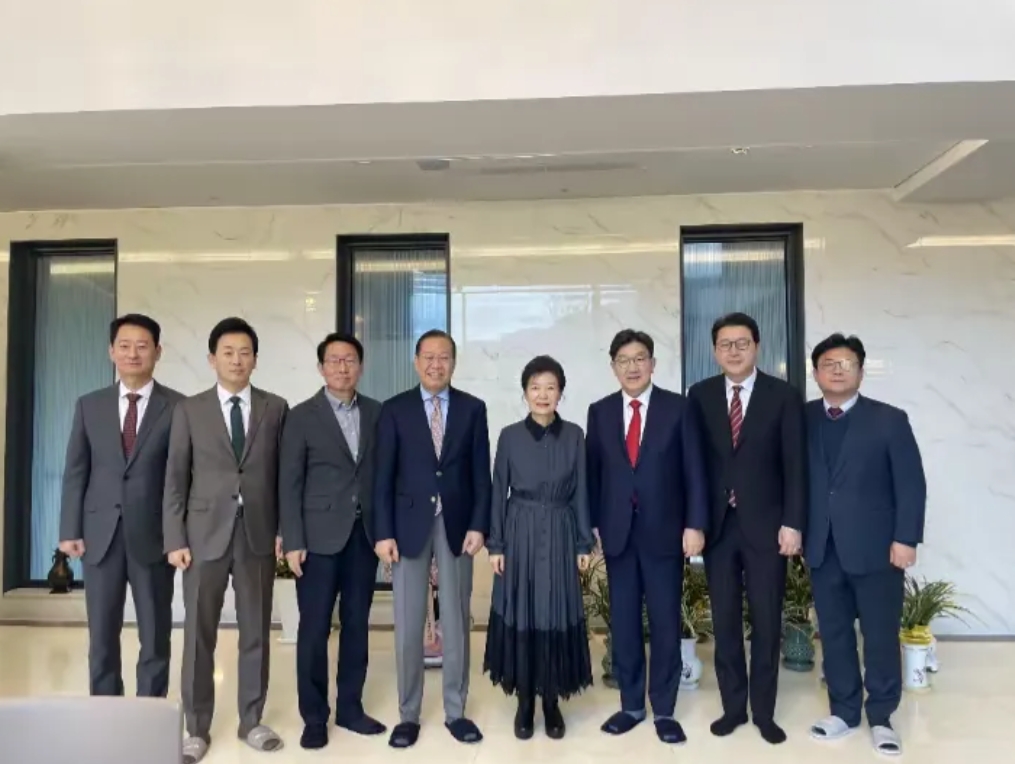 当年就是尹锡悦的调查让朴槿惠入狱的，虽然尹锡悦也是在职责内行事，但他对朴槿惠的判